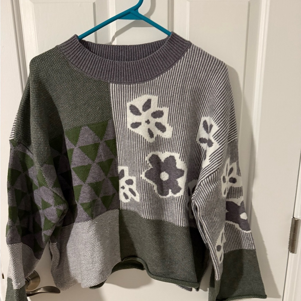 Stylish Green and Gray Floral Sweater